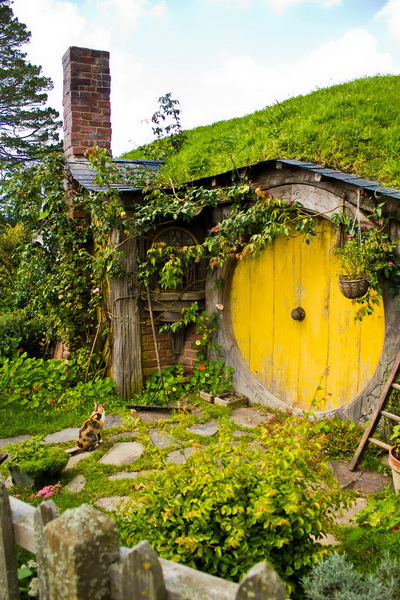 yellow door03 hobbithouses tumblr_новый размер