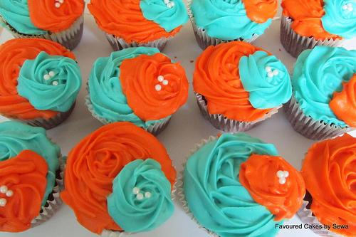 b0a58_cupcake_orange-and-turquoise-red-velvet-wedding-cupcakes
