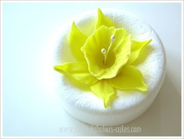 gum-paste-daffodil-10
