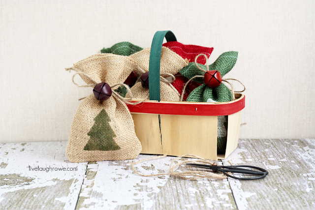 DIY-Christmas-Burlap-Gift-Bags6