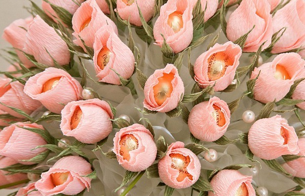 diy-rose-wedding-arrangement-rosebuds-ferrero-rocher-chocolates5