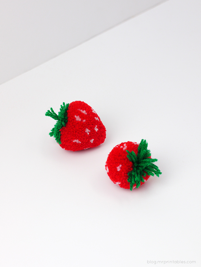 strawberry-pompom-step-by-step