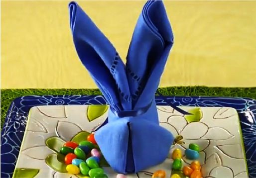 синий пасхальный кролик