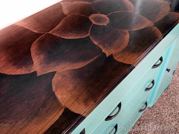 Роспись деревянной поверхности (стола)