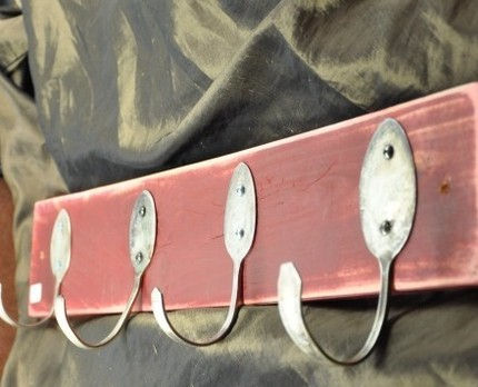 ideas-to-repurpose-old-tableware-as-wall-hooks