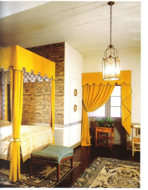 bedrooms-with-beds-with-baldachins