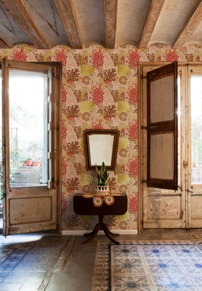 Large-print-floral-wallpaper-Catalina-Estrada