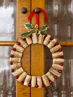 diy-wine-cork-christmas-wreath