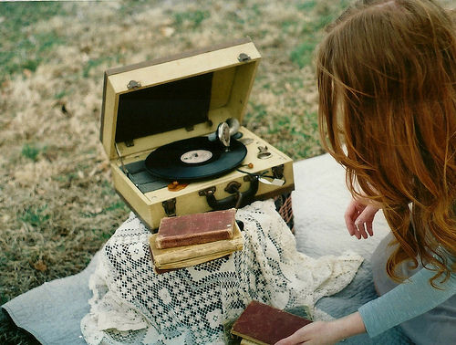 books-girl-music-vinil-vintage-Favim