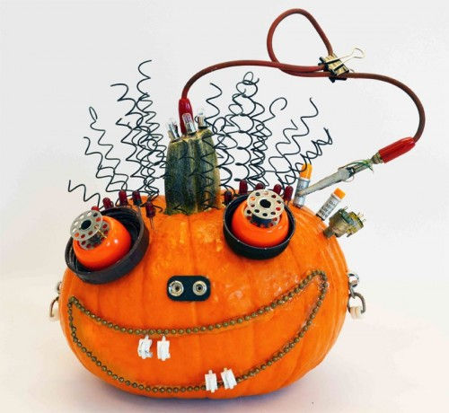 extremly-cool-halloween-pumpkin-made-of-junk-500x460