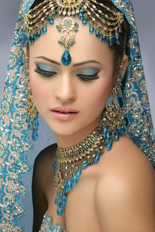 indian-bridal-with-makeup-and-heavy-jewelry-9