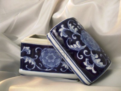3248575-dark-blue-ceramic-jewelry-box