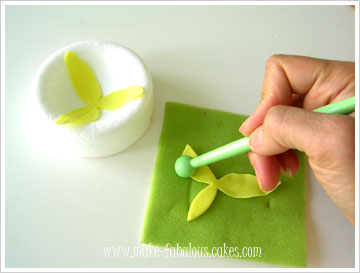 gum-paste-daffodil-2
