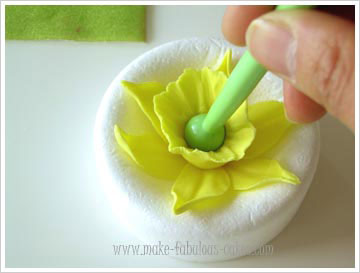 gum-paste-daffodil-9